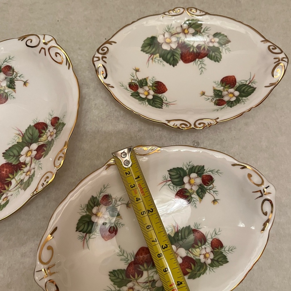 3 Vintage Hammersley Spode English Bone . Strawberry Ripe trinket dishes/servi - Picture 7 of 10